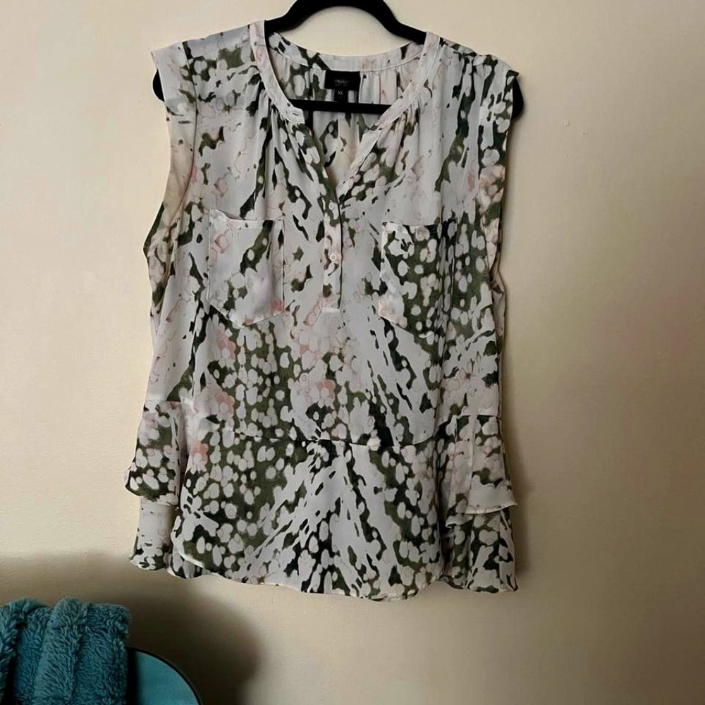 Mossimo XL sleeveless top, green & pink with ruffled bottom